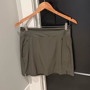 Athleta SoHo Skirt size 4 green great condition